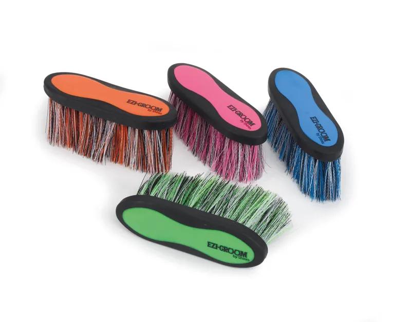 Shires EZI-GROOM Grip Long Bristle Dandy Brush